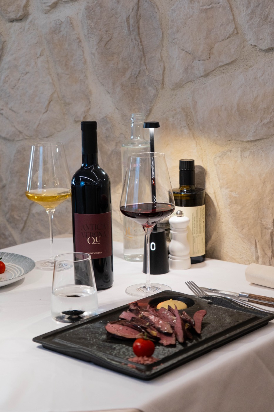 Calice di vino rosso QuintoQuarto